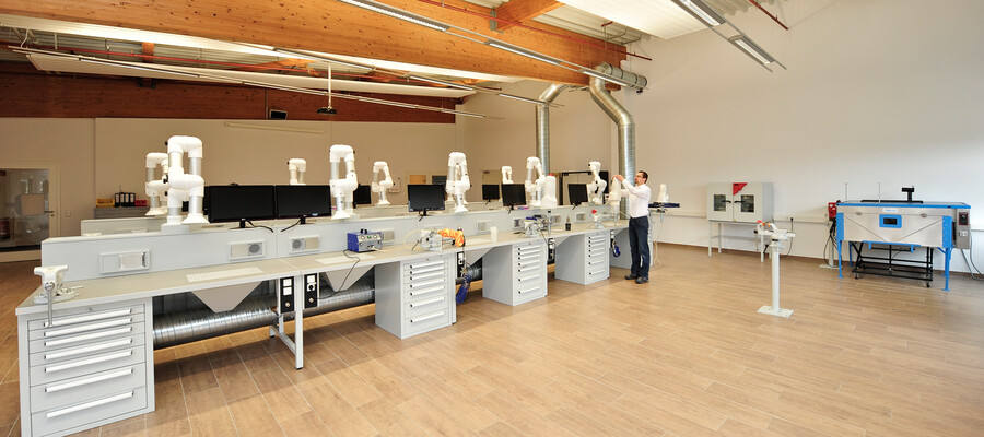 Fully equipped workshop with 10 lamination work stations